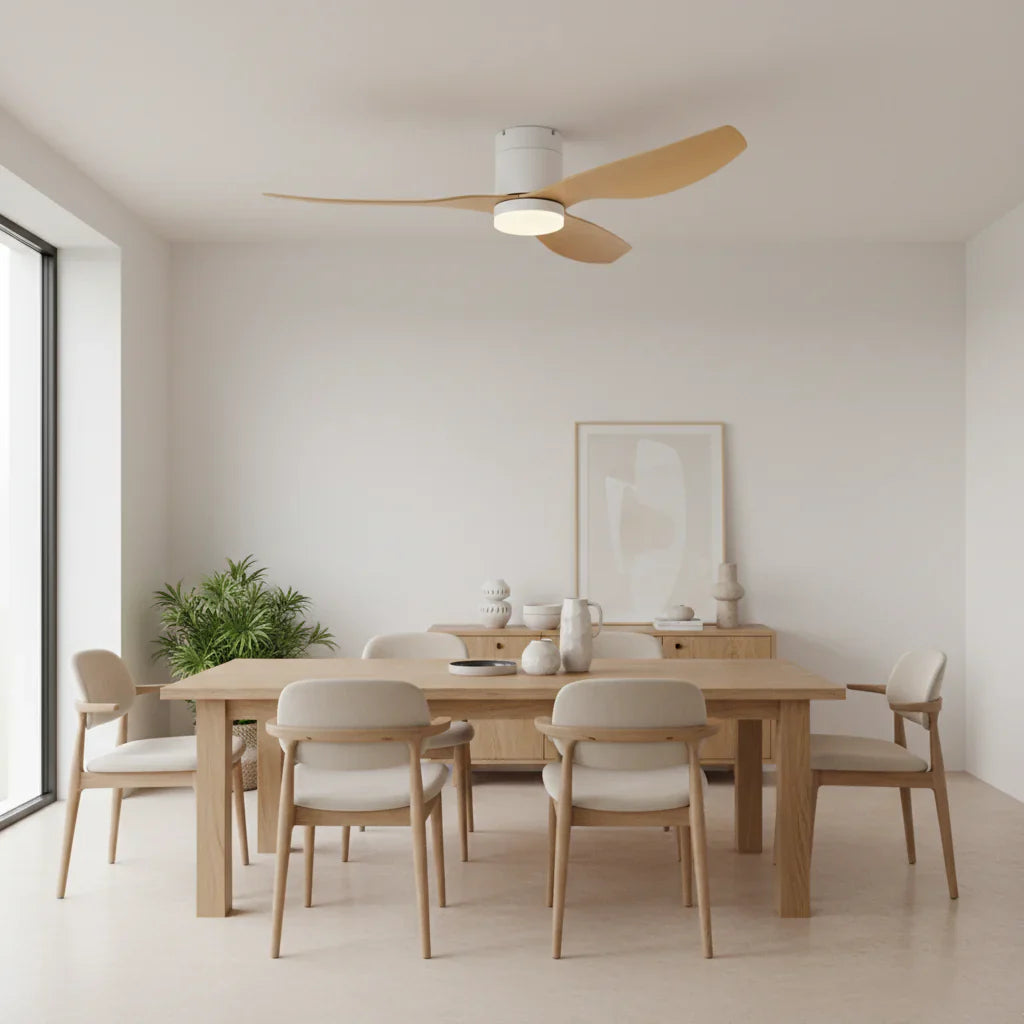 Lyra — Ventilateur LED intégrée blanc et bois clair